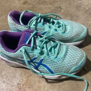 ASICS girls sneaker